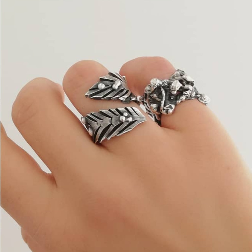 MYSTIC FEATHER SILVER RING