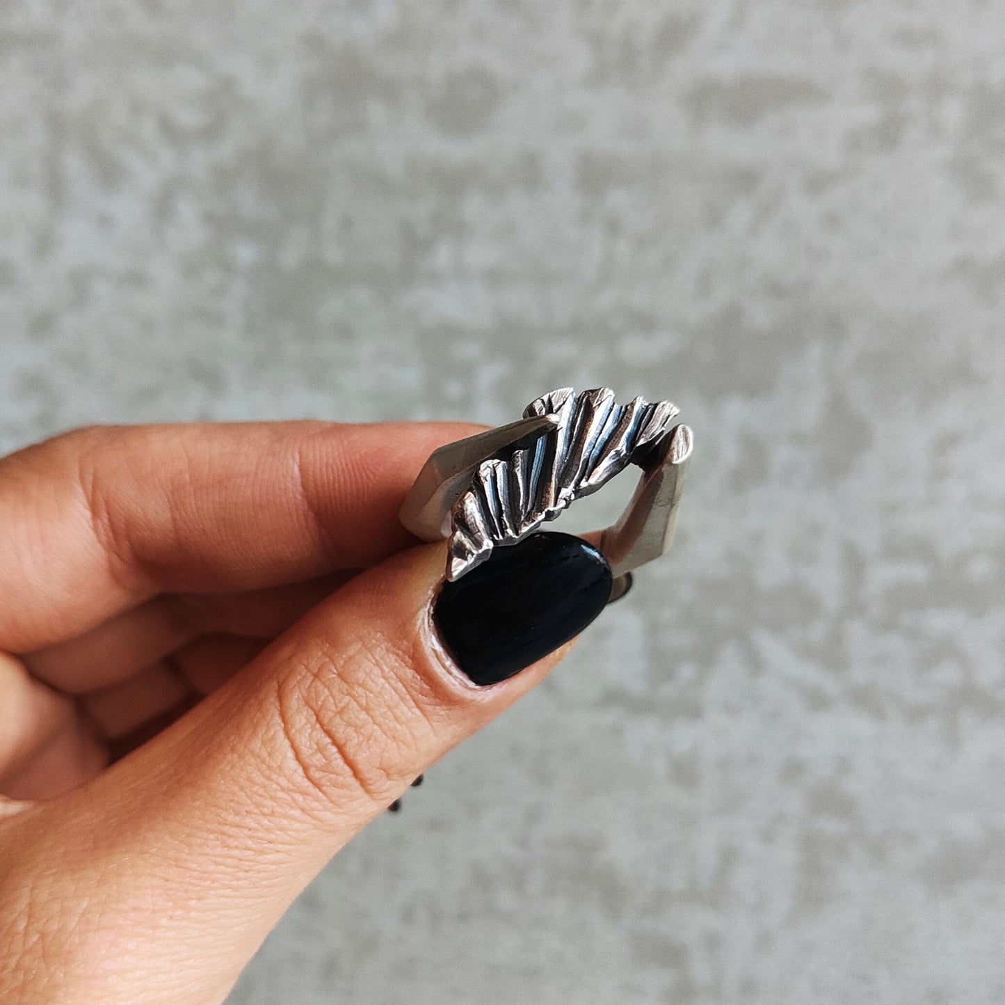 MYSTIC LEAF SILVER RING