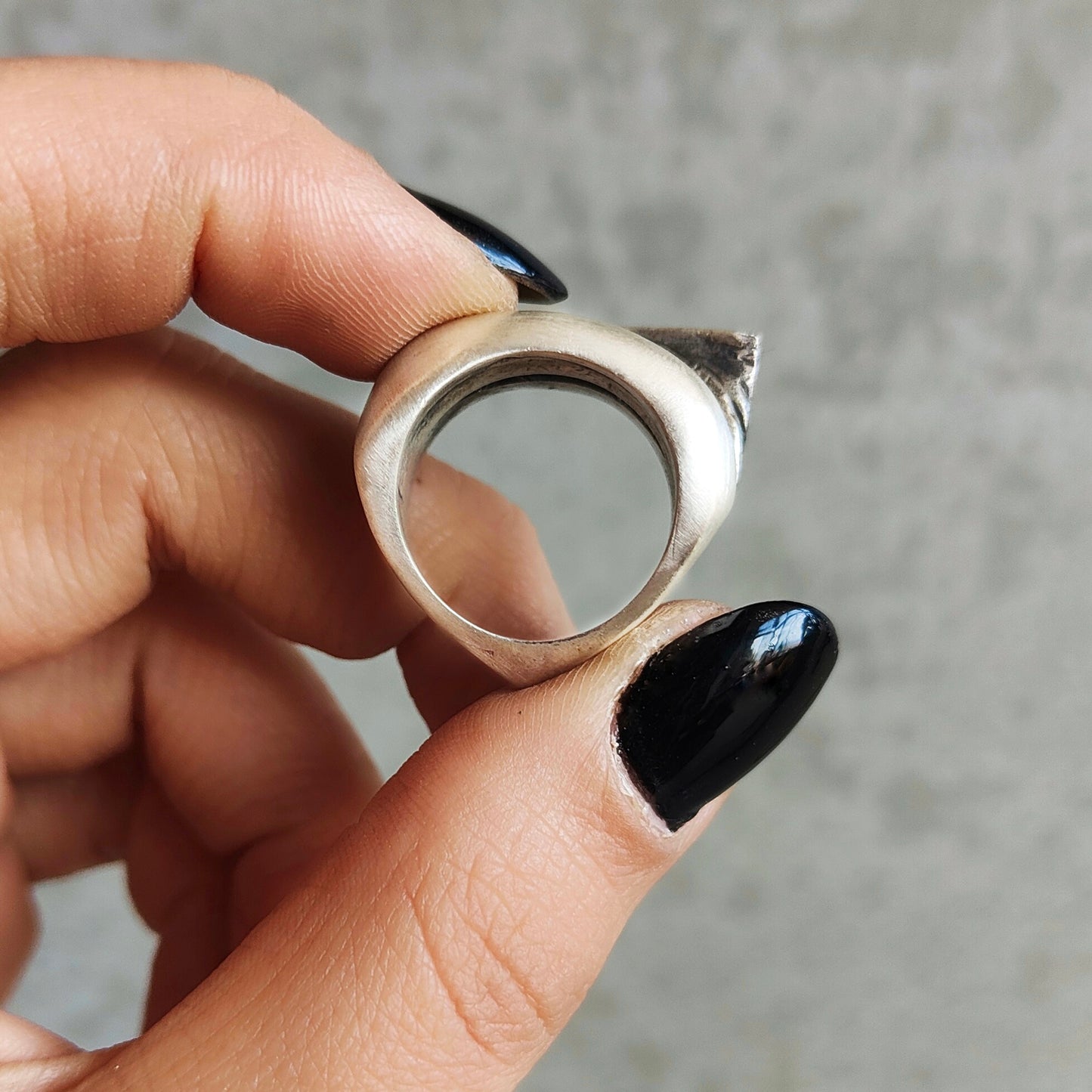 BROKEN HEART SILVER RING