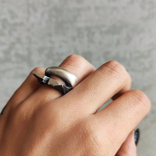 BROKEN HEART SILVER RING