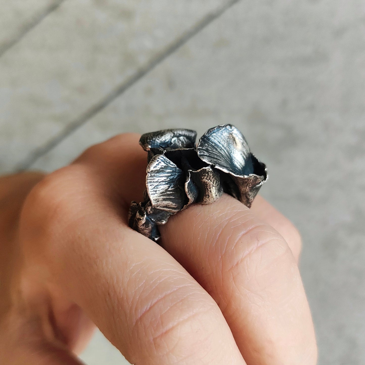 MYSTIC WAVES SILVER RING