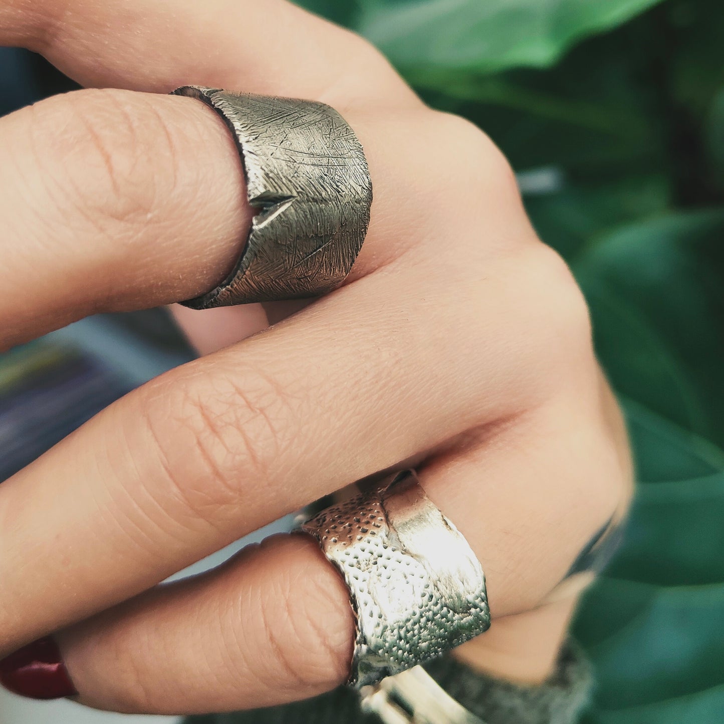 DISTRESSED BAND SILVER RING