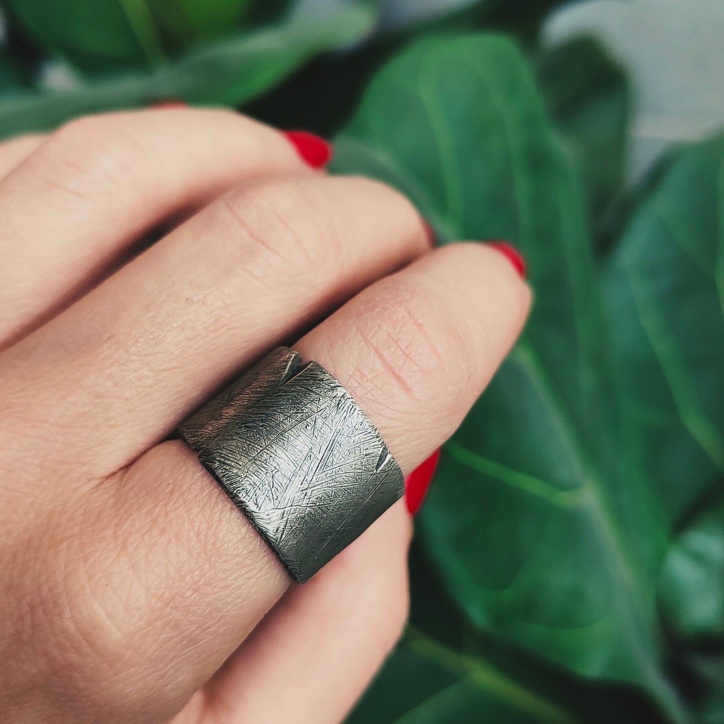 DISTRESSED BAND SILVER RING