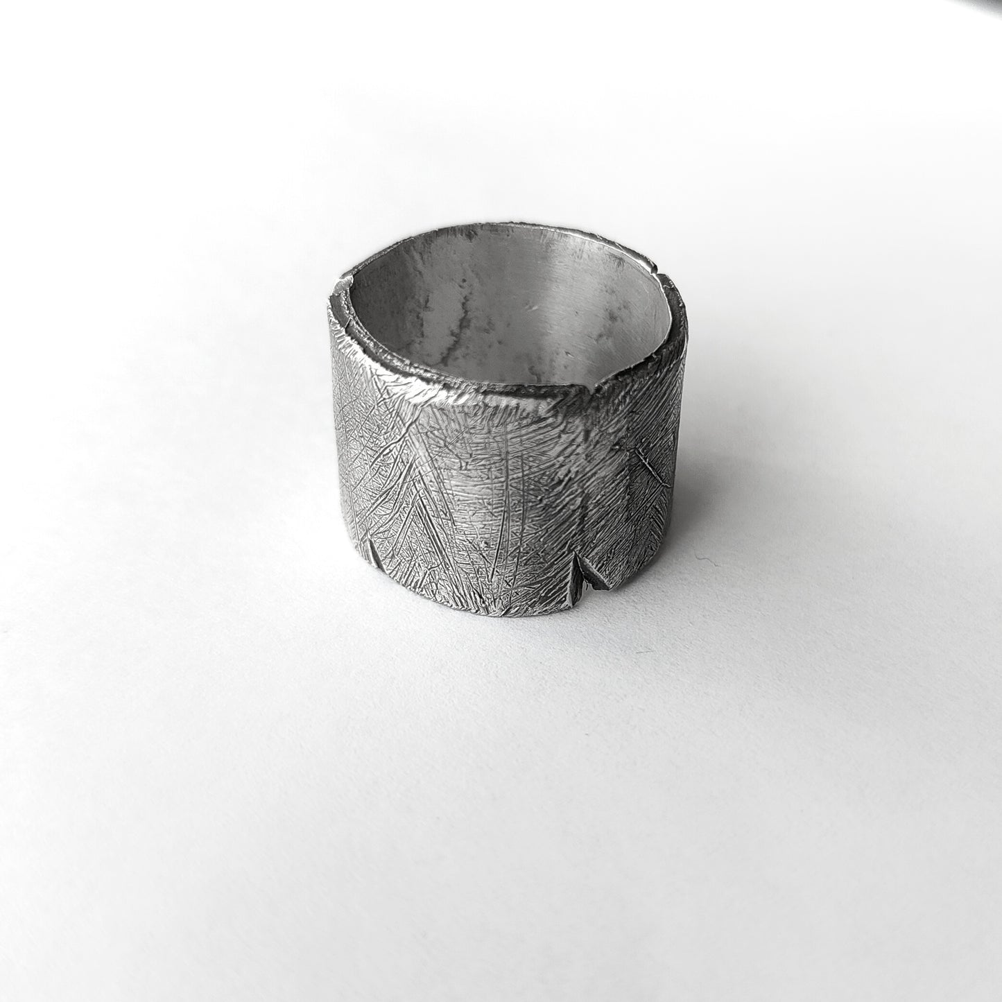 DISTRESSED BAND SILVER RING
