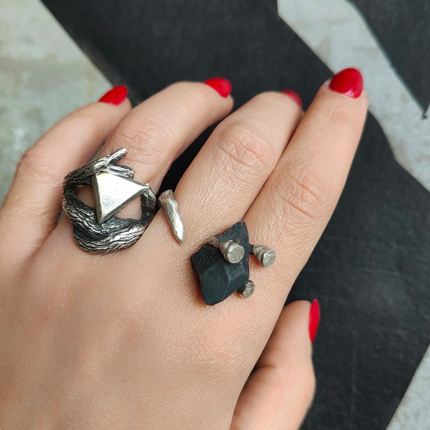 DARK STONE SILVER RING