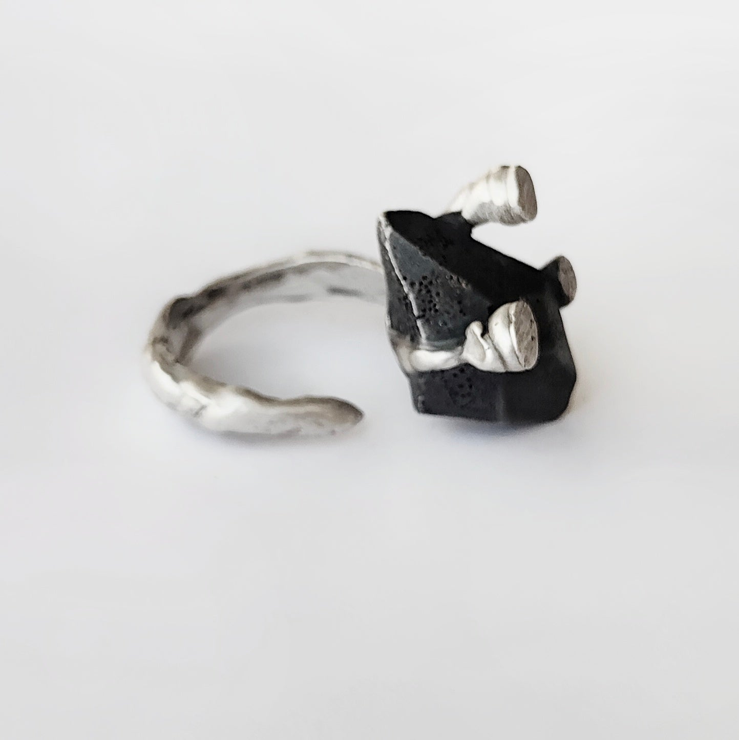 DARK STONE SILVER RING