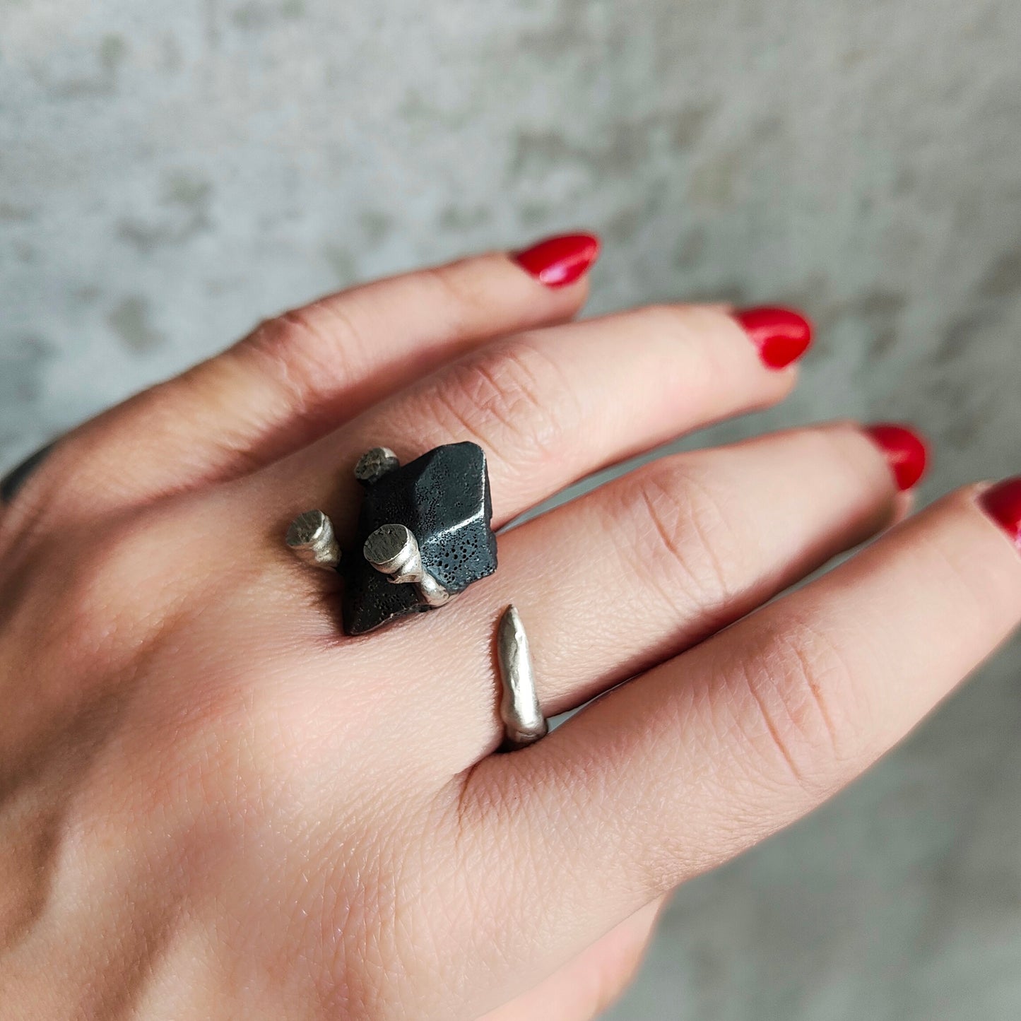 DARK STONE SILVER RING