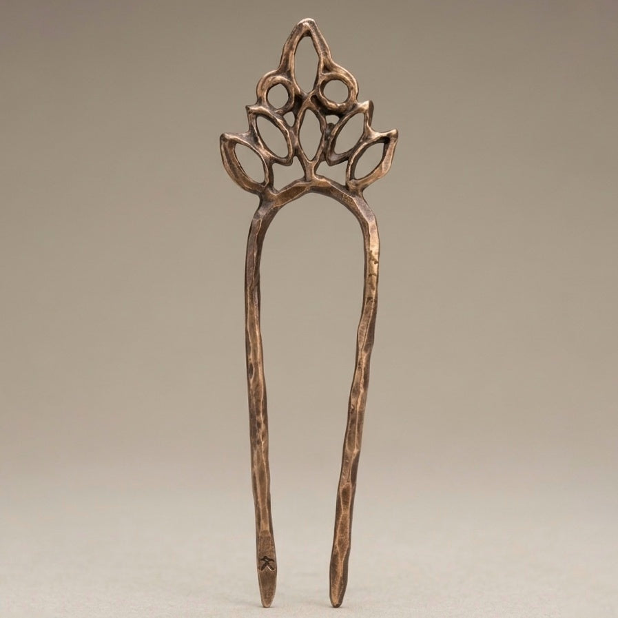 ONE-OFF FRENCH TWIST PIN