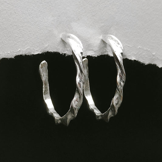 WAVY HOOP EARRINGS