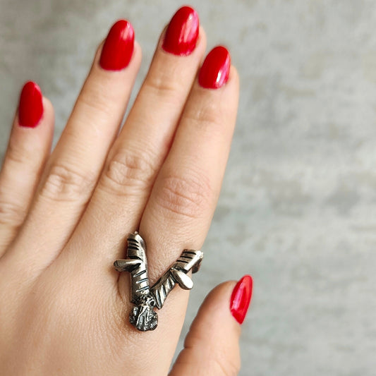 V SILVER RING