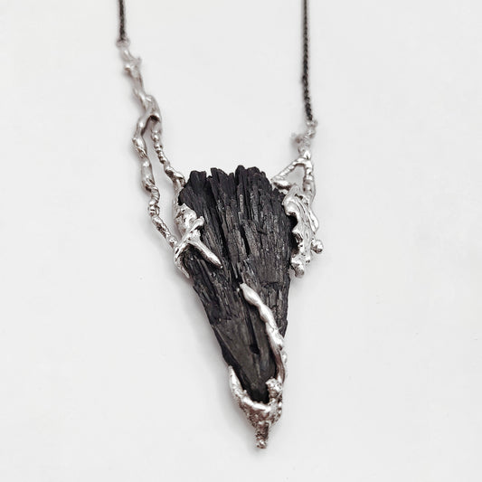 ONE-OFF BLACK KYANITE SILVER NECKLACE 1