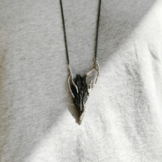 ONE-OFF BLACK KYANITE SILVER NECKLACE 2