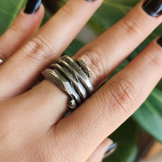 STRIPED BAND SILVER RING
