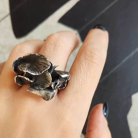 MYSTIC WAVES SILVER RING