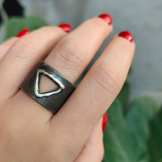 TRIANGLE SILVER RING