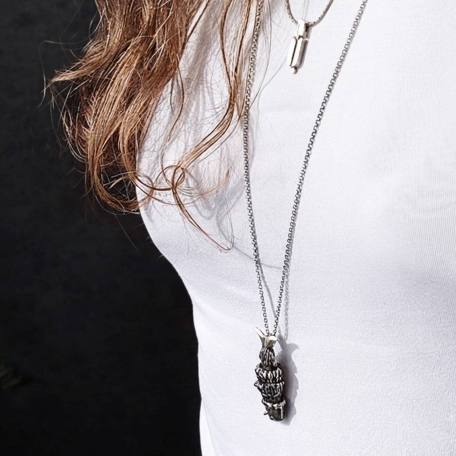 WIGGLEFISH SILVER NECKLACE