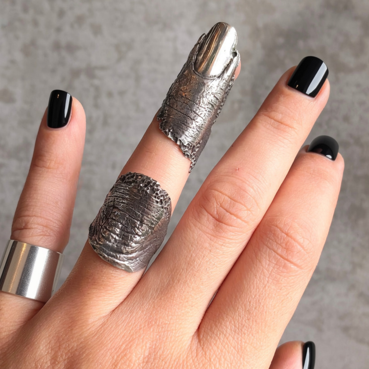 FINGER CAST SILVER RING