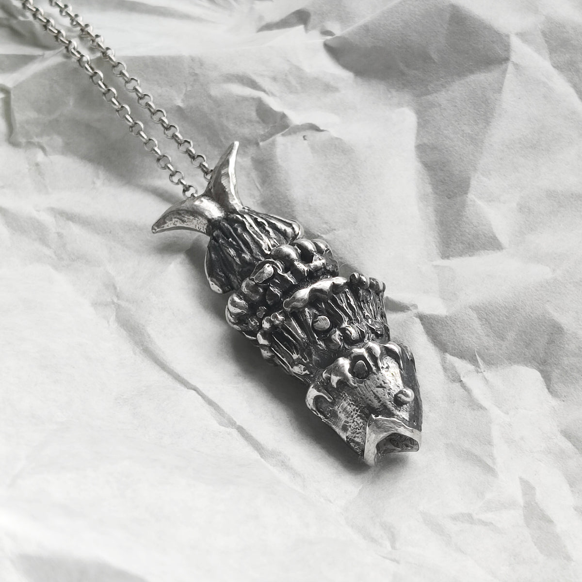 WIGGLEFISH SILVER NECKLACE