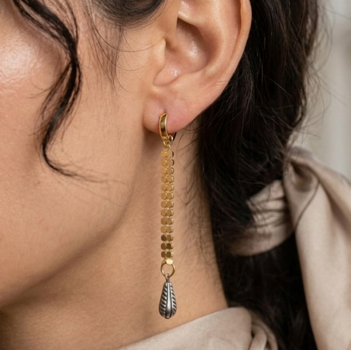 ONE-OFF PLATED HOOP EARRING 2
