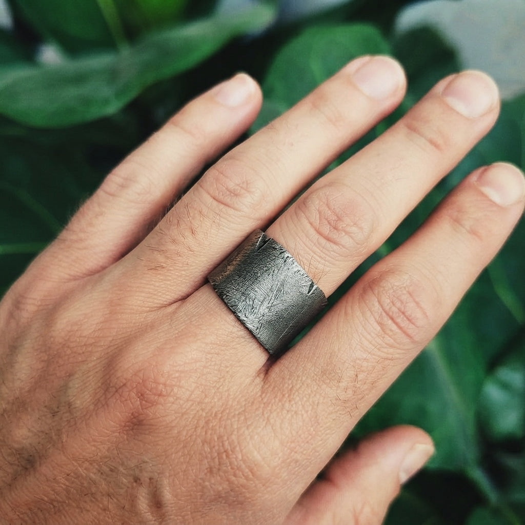 DISTRESSED BAND SILVER RING