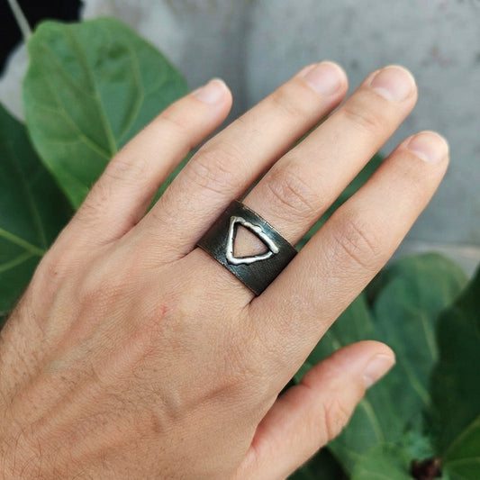 TRIANGLE SILVER RING