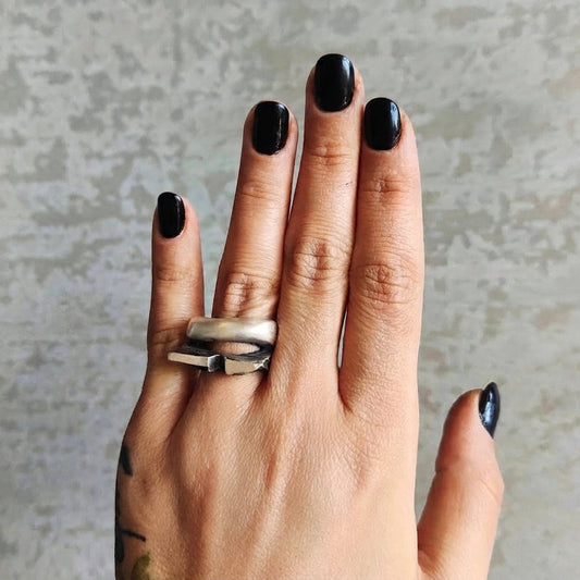 BROKEN HEART SILVER RING